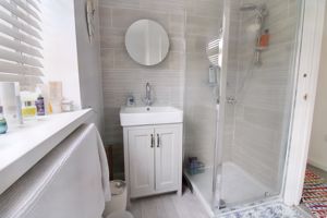 Annexe shower room- click for photo gallery